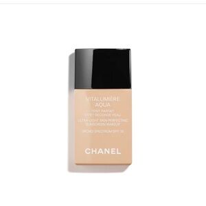 Chanel VITALUMIÈRE AQUA Foundation